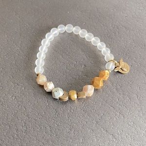 HEN & Bear Quartz Bracelet